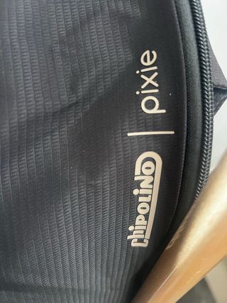 Carro de bebé negro y dorado