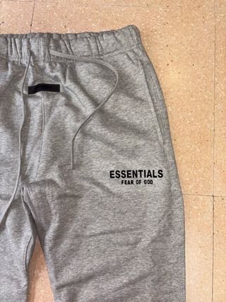 Conjunto Essentials Pantalón y Camiseta