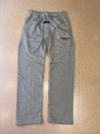 Conjunto Essentials Pantalón y Camiseta