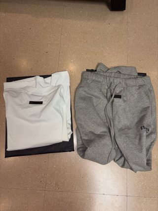 Conjunto Essentials Pantalón y Camiseta