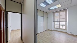 Oficina en venta en Puerto Chico en Santander