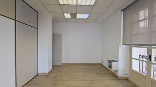 Oficina en venta en Puerto Chico en Santander