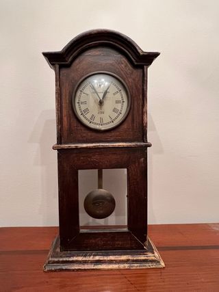 Reloj de sobremesa antiguo