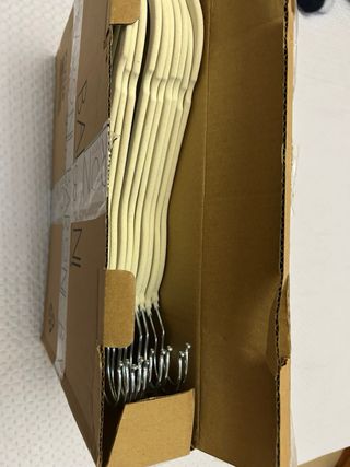 Perchas terciopelo Baroni Home beige (20p)