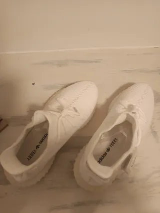 Scarpe sportive Adidas Yeezy Boost v2 bianche