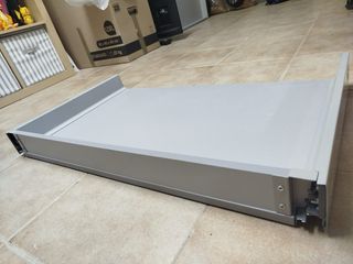 Cajón interior y gaveta mueble cocina metal gris