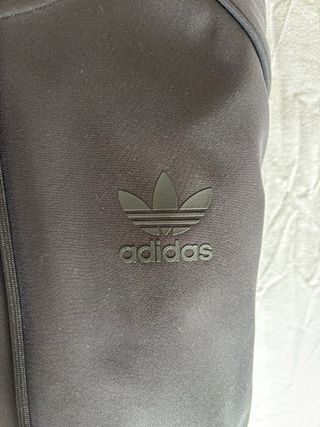 Chaqueta Adidas con capucha y cremallera