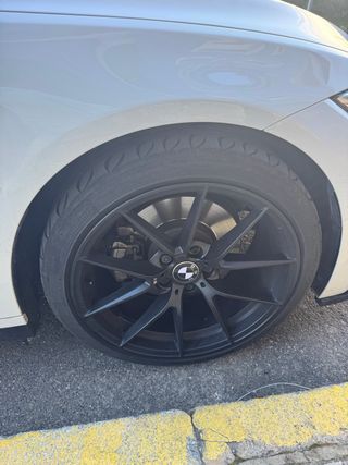 Llanta Negra BMW + neumatico