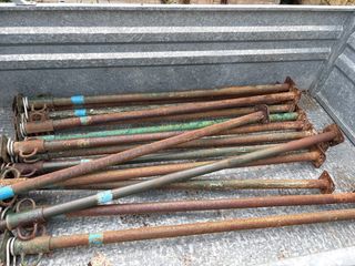 Puntales de obra metálicos