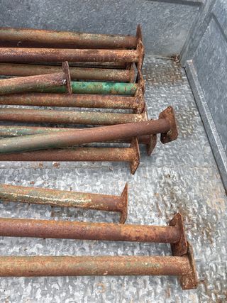 Puntales de obra metálicos