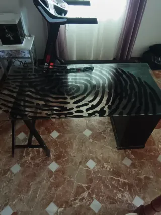 Escritorio cristal diseño huella dactilar