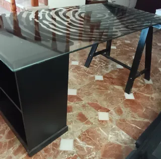 Escritorio cristal diseño huella dactilar