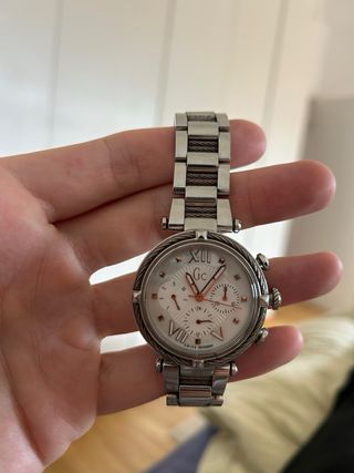 Reloj Guess Mujer Plata y Blanco