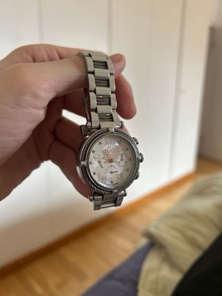 Reloj Guess Mujer Plata y Blanco