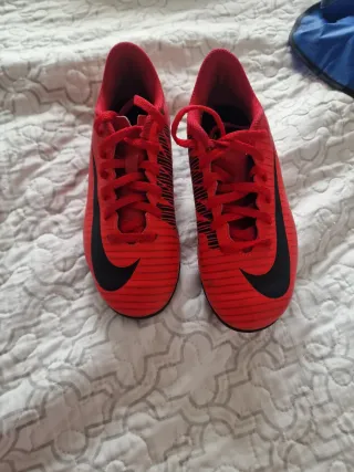 Zapatillas de fútbol Nike Tacos Rojas numero 32