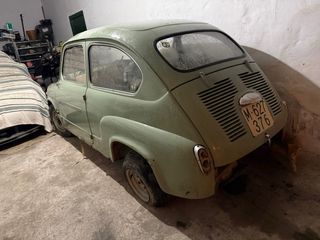 SEAT 600