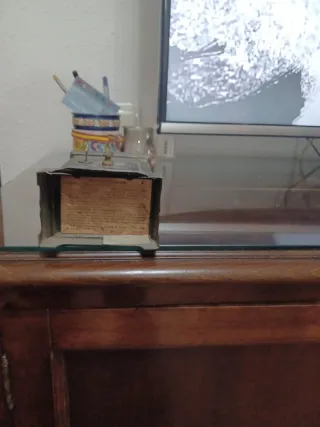 Hucha antigua de metal