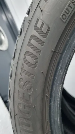 Neumáticos Bridgestone 255 40 R18 99Y