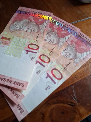 Lotto 3 banconote 10 MYR fior di conio