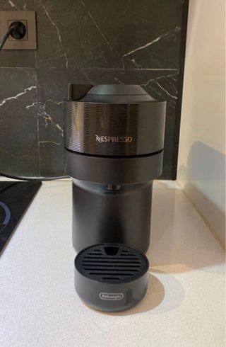 Cafetera Nespresso Vertuo Next + Organizador