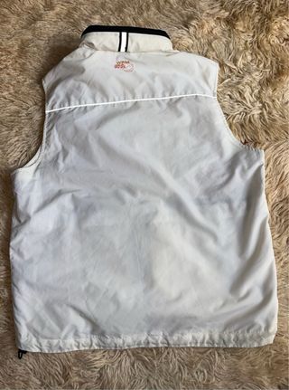 Gilet bianco con zip nera