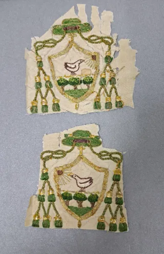 Escudos bordados antiguos