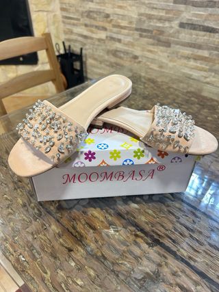 Sandalias Bershka mujer adornos plateados T.36