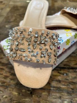 Sandalias Bershka mujer adornos plateados T.36