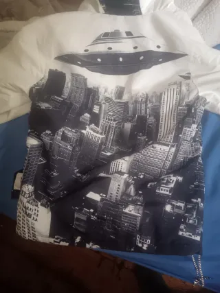 Anorak Pull&Bear estampado ciudad