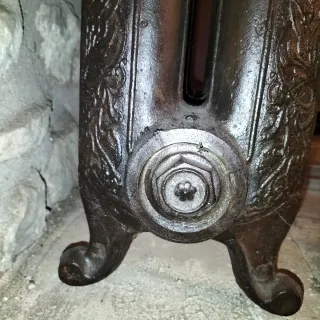 Radiador de hierro fundido antiguo restaurado