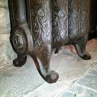 Radiador de hierro fundido antiguo restaurado