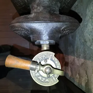 Radiador de hierro fundido antiguo restaurado