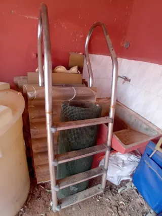 Escalera Piscina Aluminio de 4 peldaños