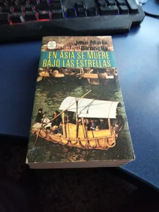 Libro En Asia se muere bajo las estrellas