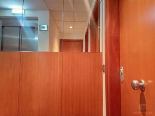 Oficina en alquiler en Santa Clara-Caputxins-Hospital en Vic