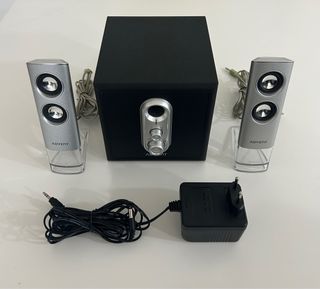 Altavoces ADVENT negros y plateados