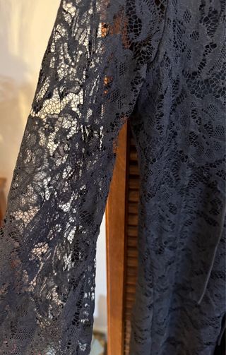 Vestido negro Zara encaje manga larga