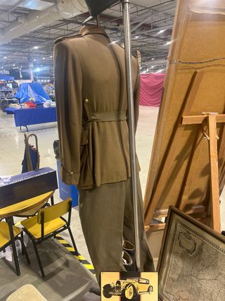 Uniforme alférez Guerra Civil con medallas