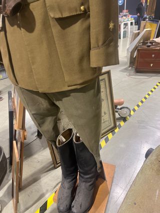 Uniforme alférez Guerra Civil con medallas