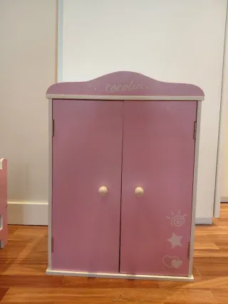 Cuna y armario para muñecas