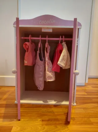 Cuna y armario para muñecas