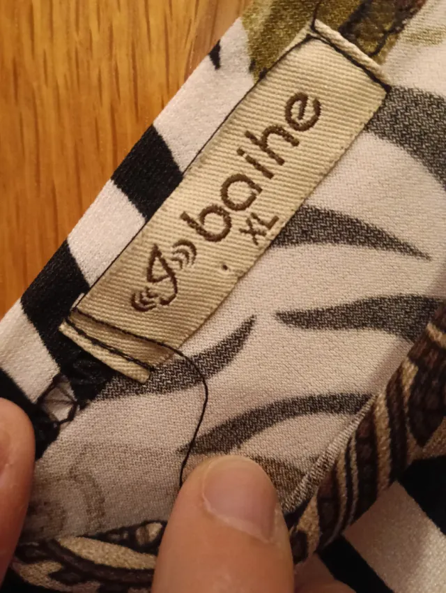 Blusa estampada de Bahie con manga ancha. Talla XL