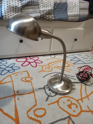 Flexo de mesa IKEA plateado