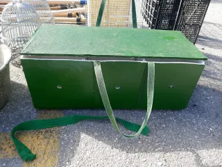 Transportín blanco y verde para mascotas