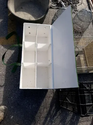 Transportín blanco y verde para mascotas