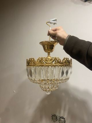 Lámpara araña dorada y cristales estilo Bridgerton