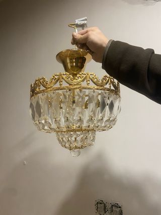 Lámpara araña dorada y cristales estilo Bridgerton
