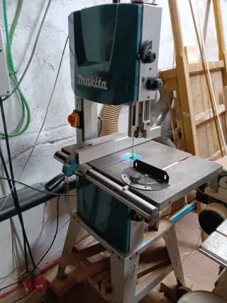 Sierra de cinta Makita LB1200