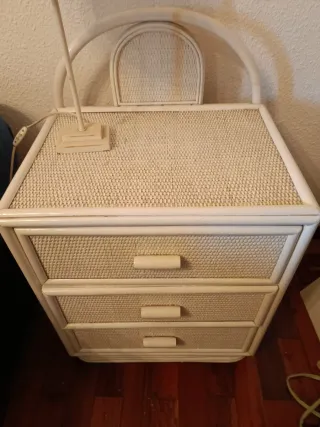 Mesita de noche bambú y ratán