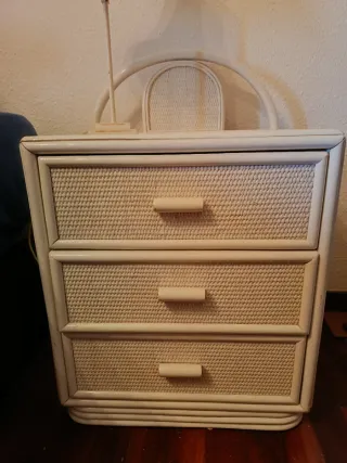 Mesita de noche bambú y ratán